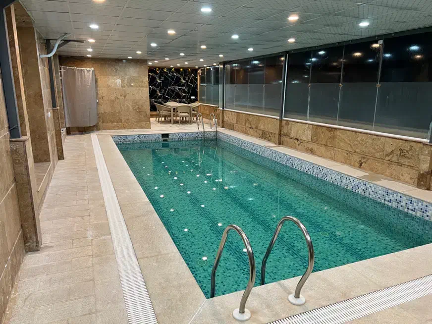 اجاره روزانه باغ ویلا استخرآب گرم شیراز|اجارهٔ کوتاهمدت ویلا و باغ|شیراز, کرونی(خاتونک)|دیوار