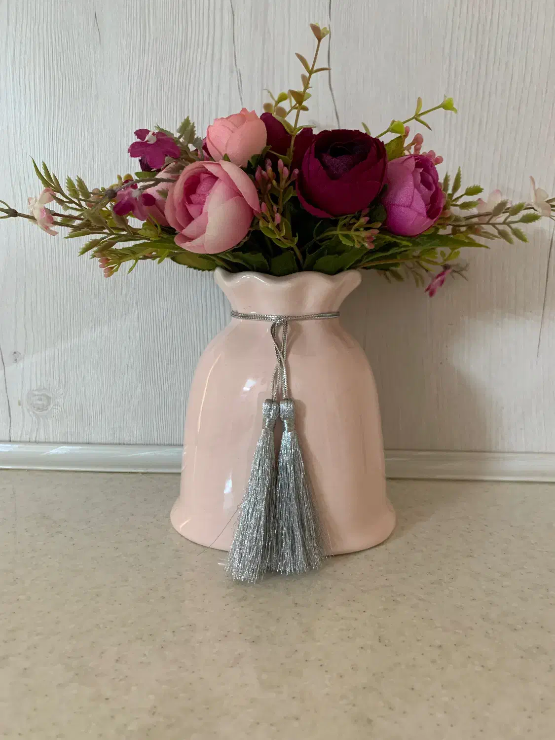 گل همراه با گلدان سرامیکی|گل مصنوعی|گرمسار, |دیوار