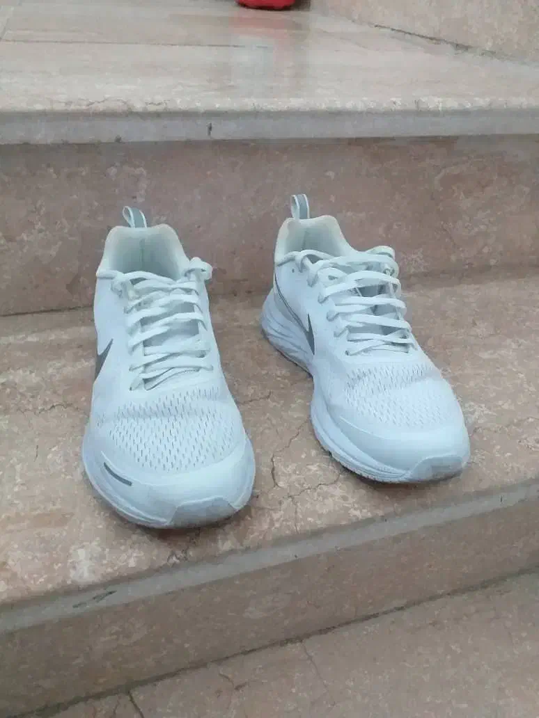 کتونی نایک وارداتی سایز ۴۱ و بوت چرم|کیف، کفش، کمربند|رشت, گلباغ نماز|دیوار