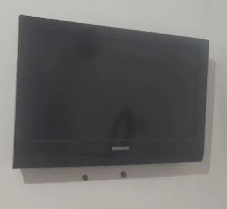 تلویزیون ۳۲|تلویزیون و پروژکتور|آشخانه, |دیوار