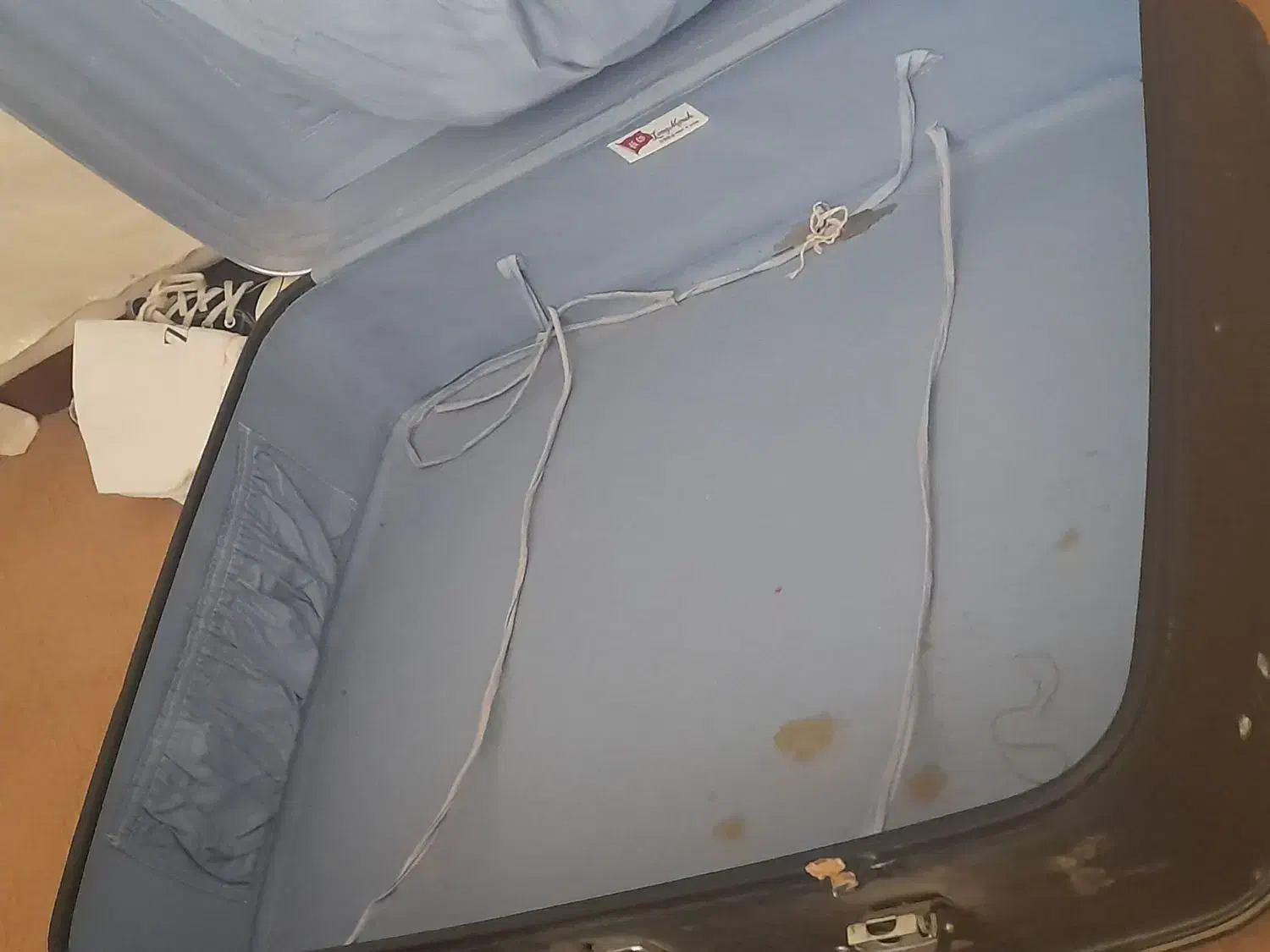 چمدان قدیمی|کلکسیون اشیاء عتیقه|اراک, |دیوار