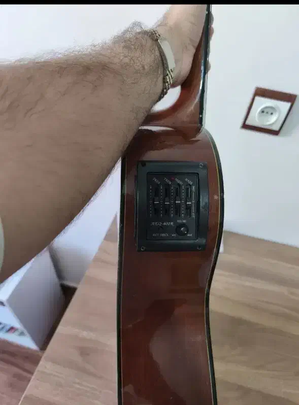 گیتار حرفه ای  اریاAK30  پیکابدار درحد بسیار تمیز|گیتار، بیس، امپلیفایر|گرگان, |دیوار