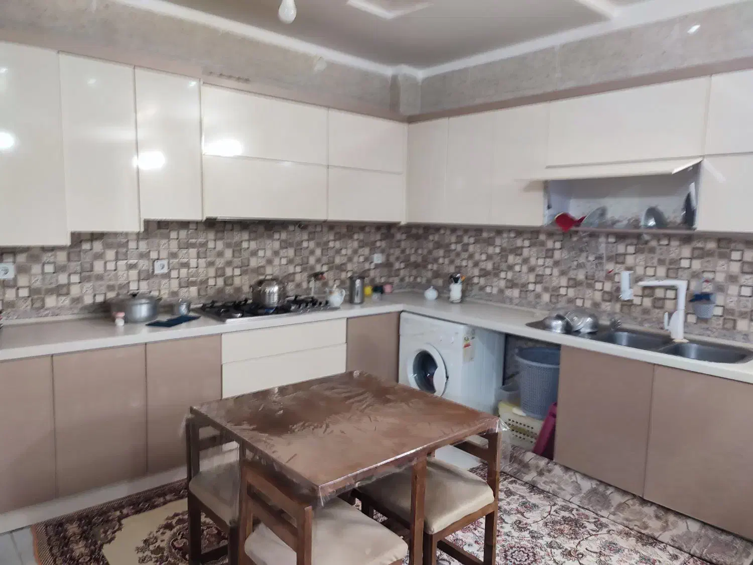 واحد دلباز غرق نور// فول امکانات|اجارهٔ آپارتمان|قم, بنیاد|دیوار