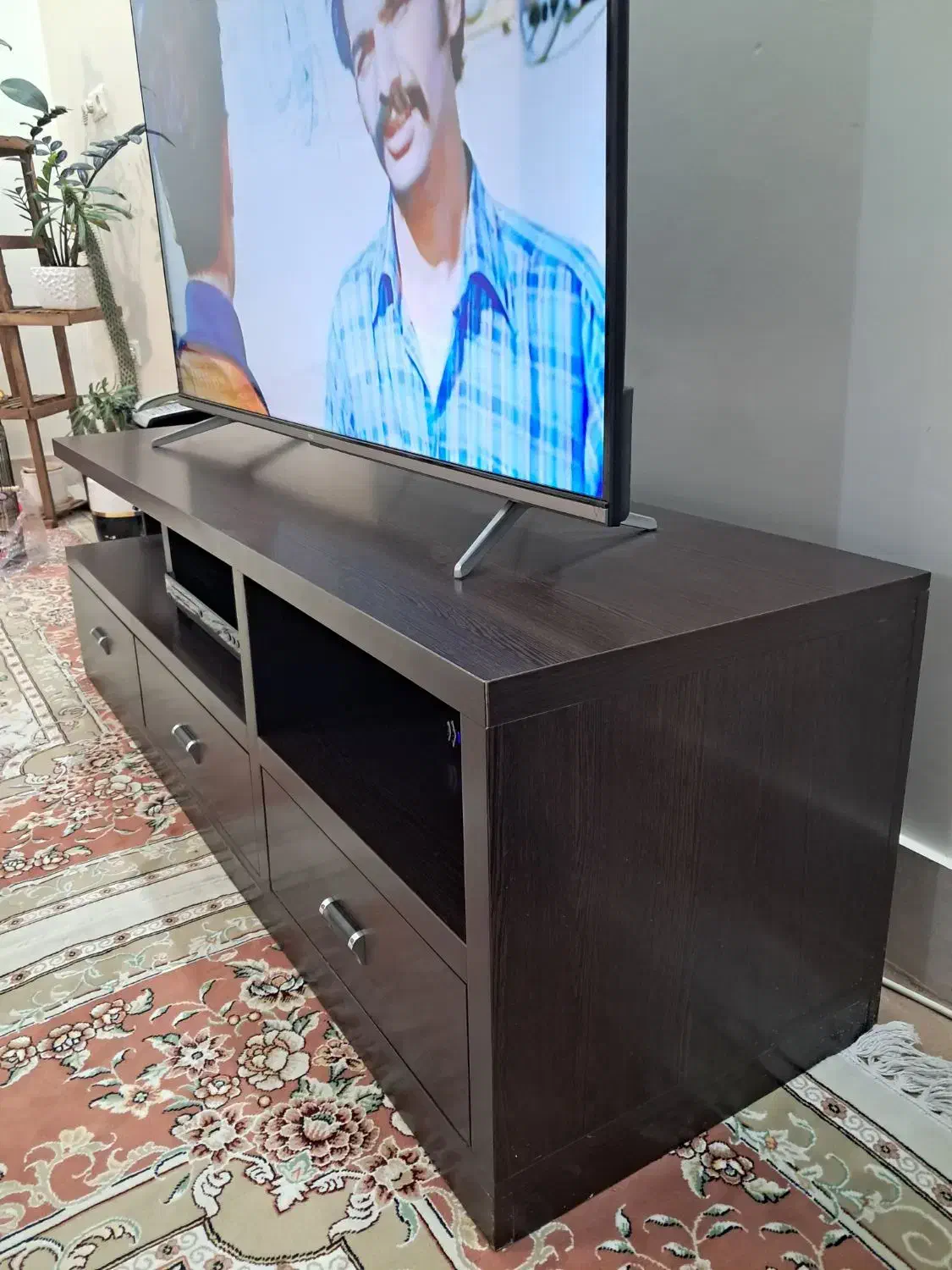 میزتلویزیون|میز تلویزیون|نیشابور, کوی یغما|دیوار