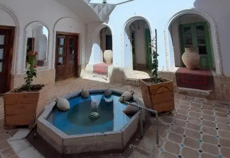 بوم گردی سوییت مسافر خانه هتل|اجارهٔ کوتاه‌مدت آپارتمان و سوئیت|یزد, |دیوار