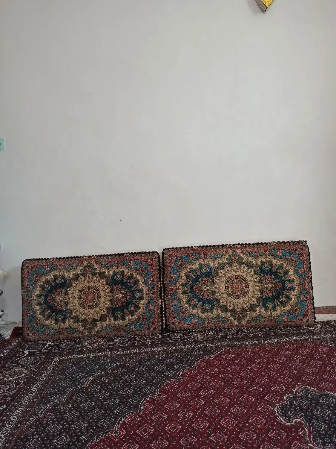 پشتی خانگی|پشتی|روانسر, |دیوار