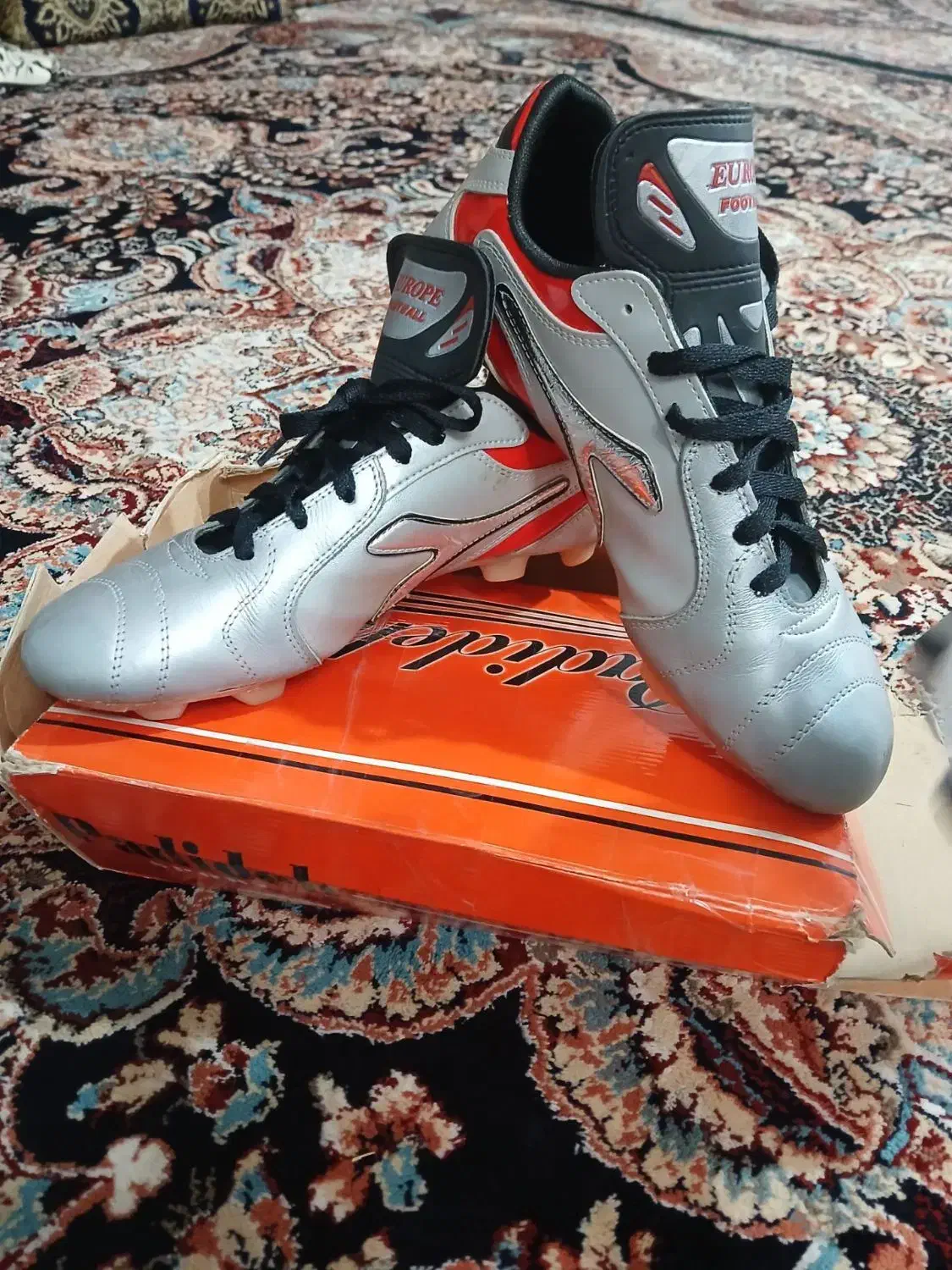 کفش چمن و ساق پا|ورزش‌های توپی|تربت جام, معدآباد|دیوار