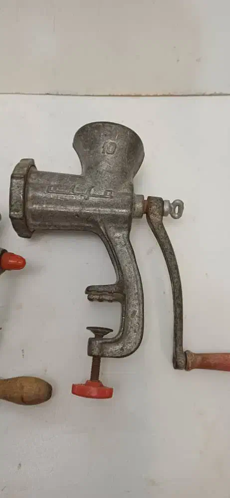 چرخ گوشت قدیمی|کلکسیون اشیاء عتیقه|فولادشهر, مسکن مهر فولادشهر|دیوار