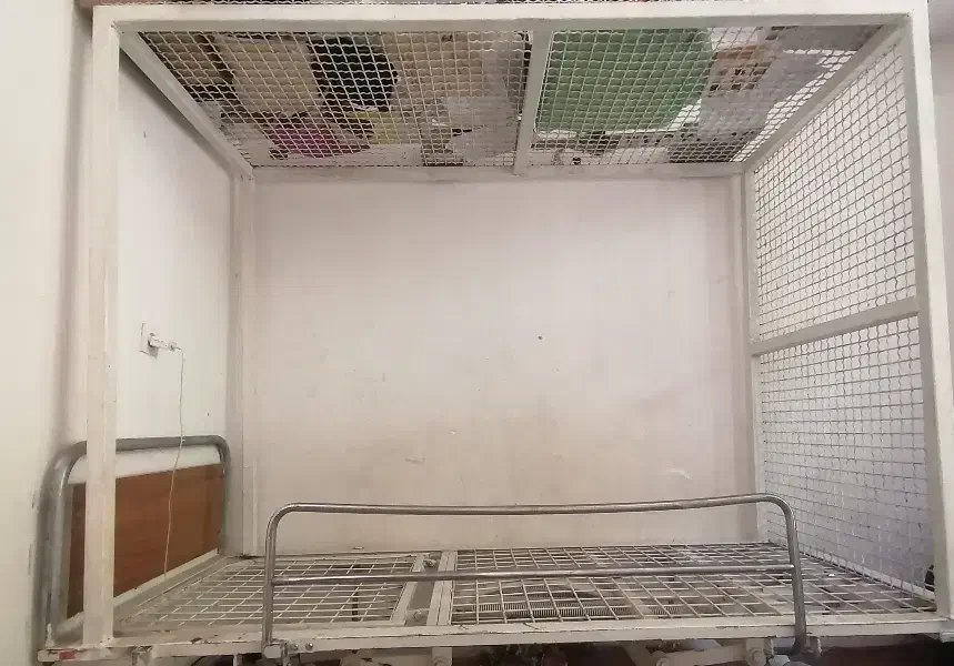 تخت بیمار فنس کشیده|آرایشی، بهداشتی، درمانی|کرمان, |دیوار