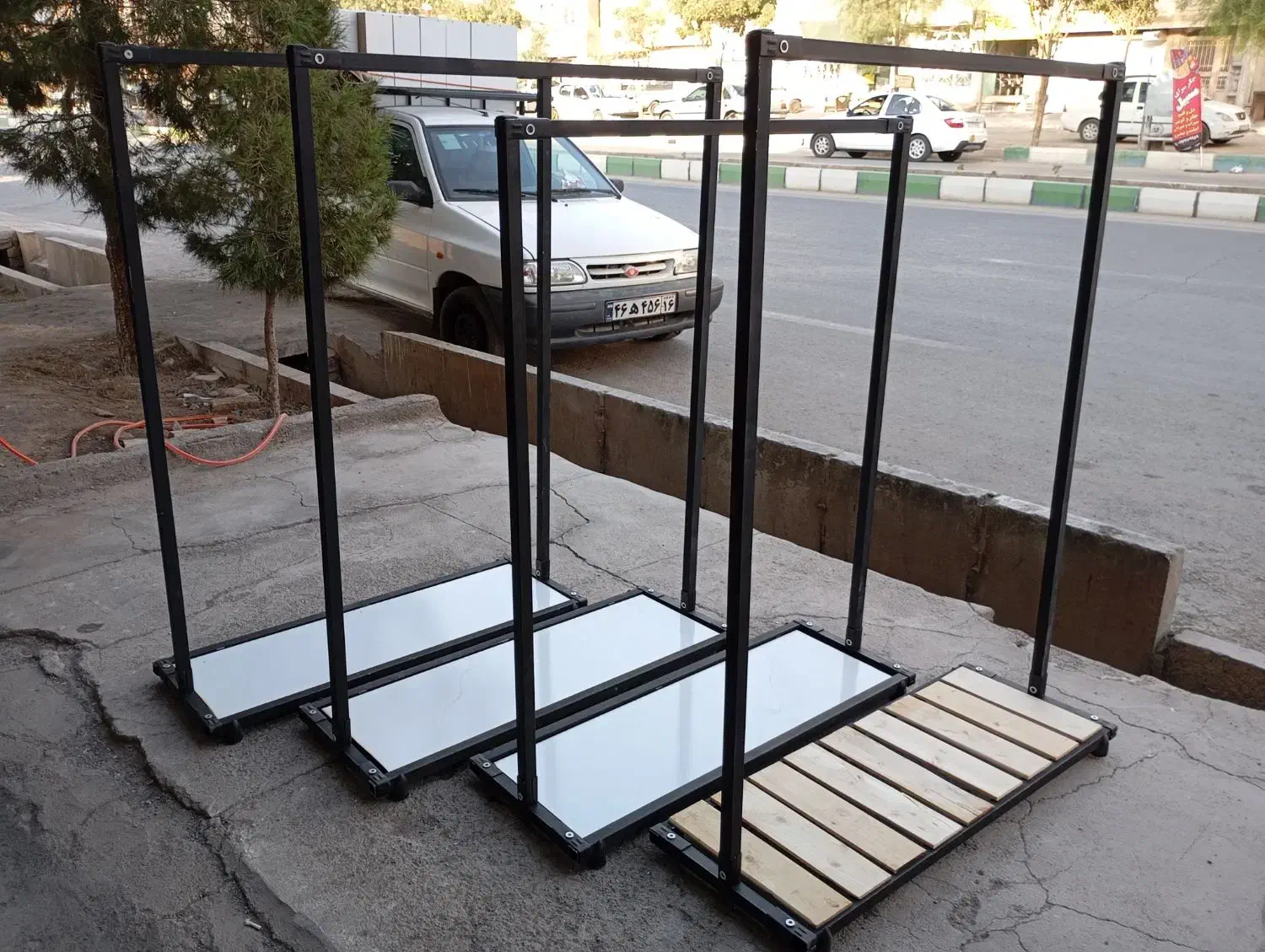 رگال ترکیبی چوب و فلز|بندرخت و رخت‌آویز|قم, شهرک فاطمیه|دیوار
