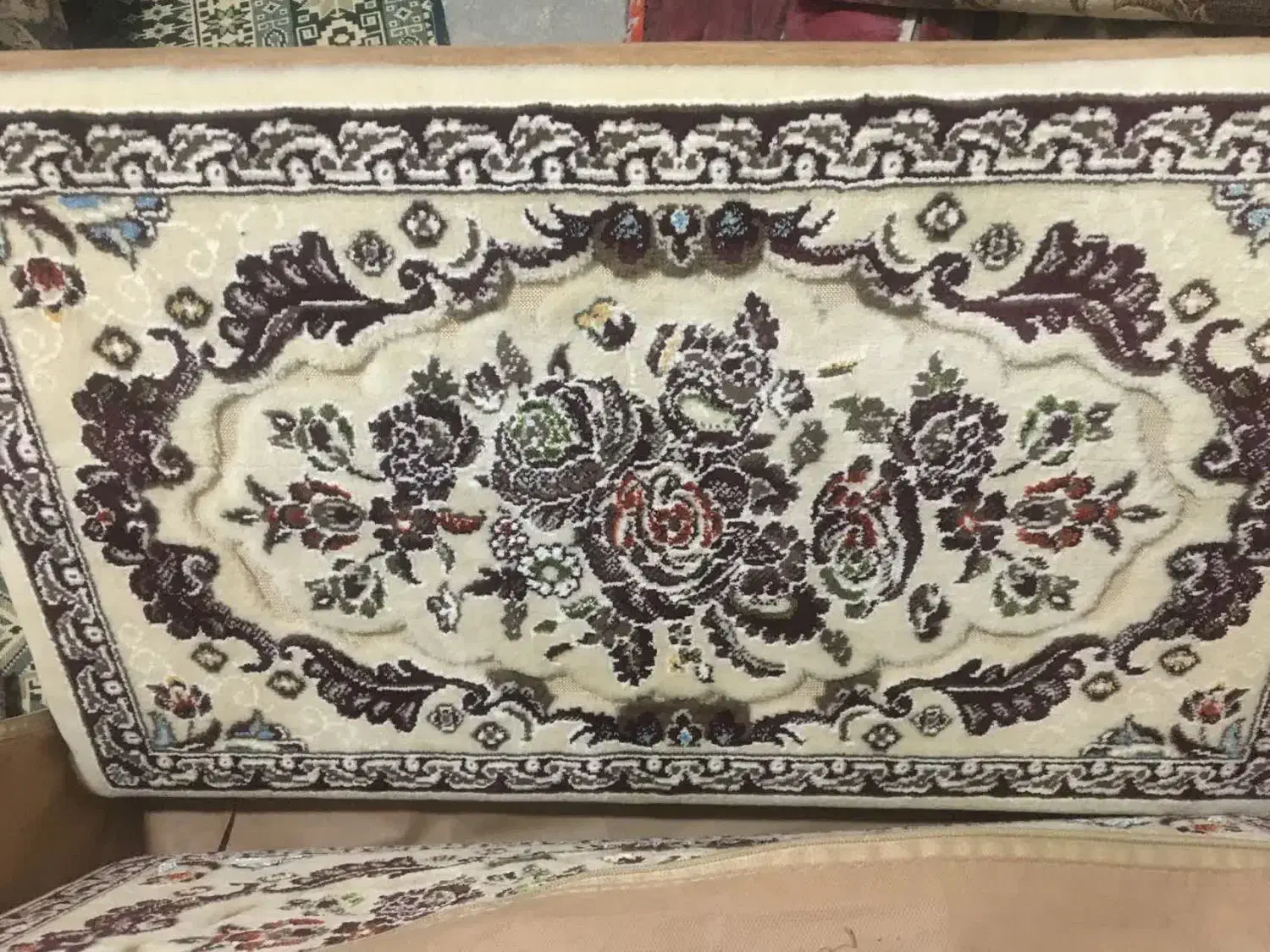 یک جفت پشتی|پشتی|کرج, حصارک پایین|دیوار