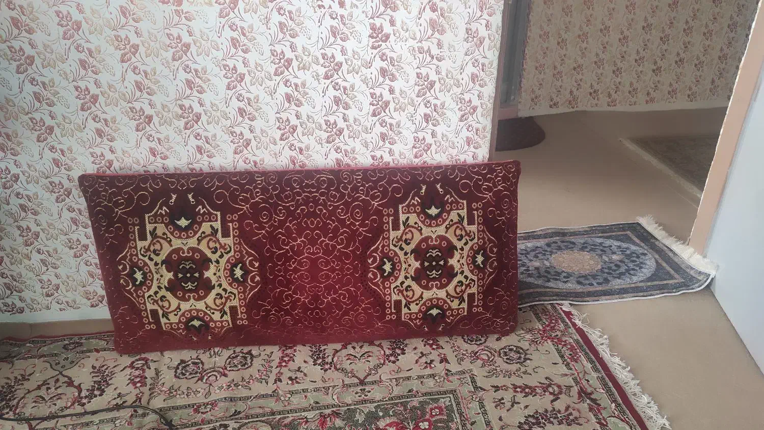 یک جفت پشتی کاملا سالم و تمیز|پشتی|رباطکریم, رباطکریم|دیوار