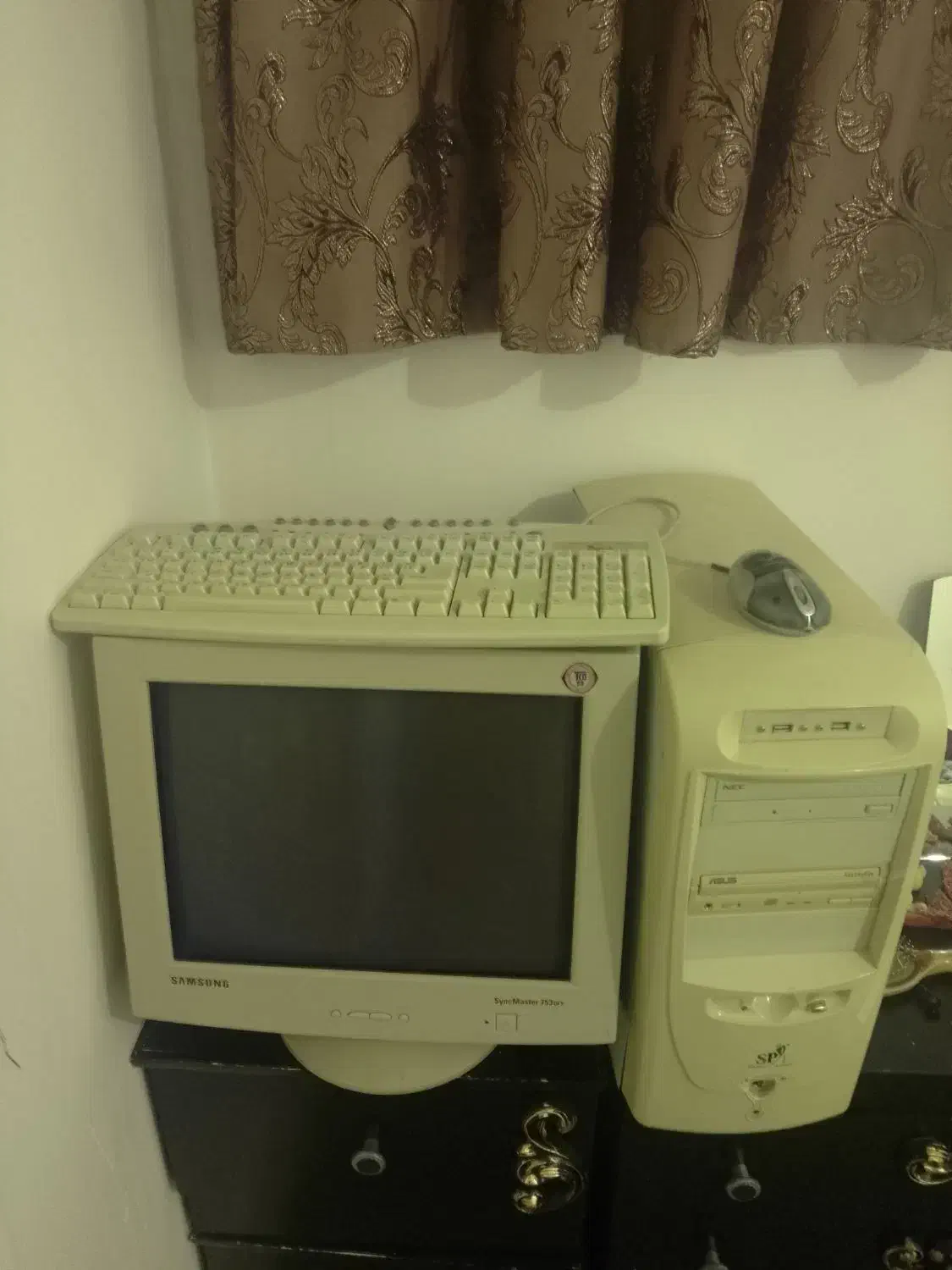 مانیتور قدیمی|رایانه رومیزی|بروجن, |دیوار