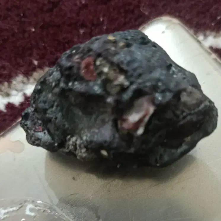 شهاب سنگ کندریتی|کلکسیون اشیاء عتیقه|قائم‌شهر, |دیوار