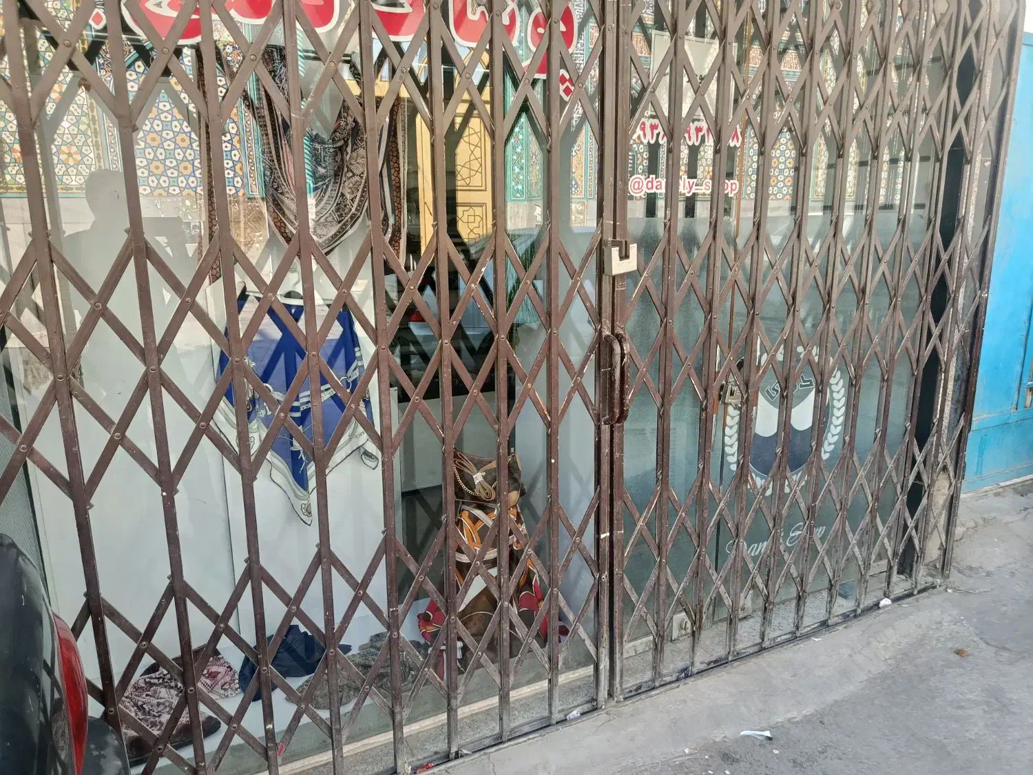 اجاره مغازه جی شرقی مناسب پوشاک زنانه بچگانه|اجارهٔ مغازه و غرفه|اصفهان, خوراسگان|دیوار