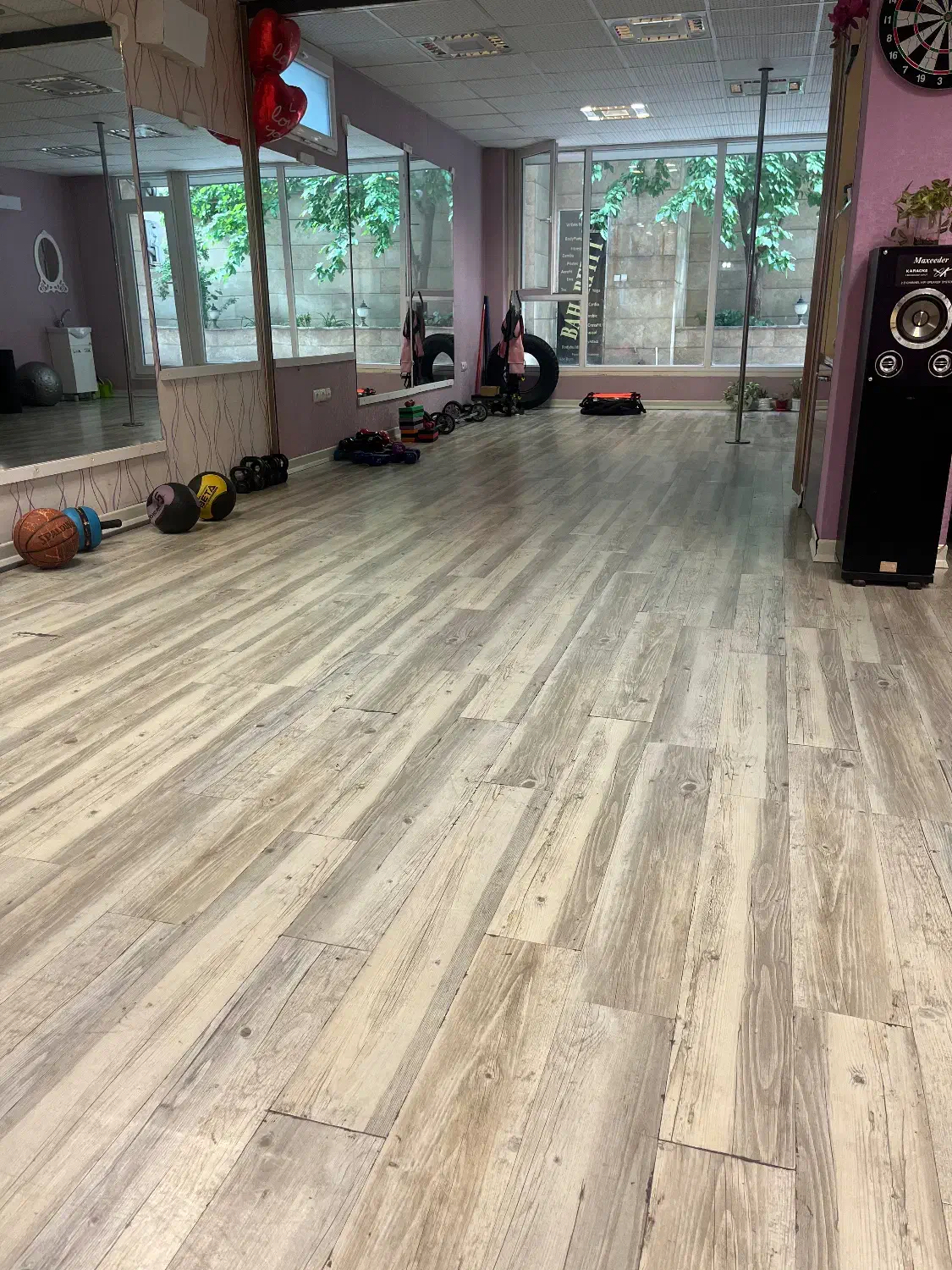 باشگاه همکاری با مربی اتاق برای خدمات پوست|اجارهٔ کوتاه‌مدت دفتر کار و فضای آموزشی|تهران, درختی|دیوار