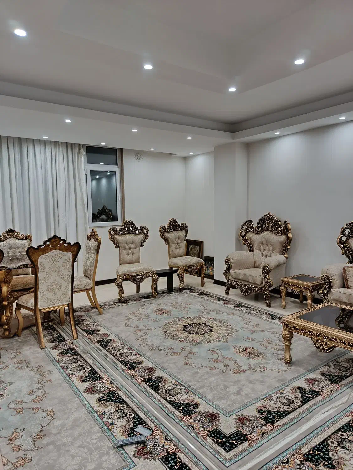 مبل سلطنتی 9 نفره همراه با نهار خوری 8 نفره|مبلمان خانگی و میز عسلی|قرچک, شهرک الحدید|دیوار