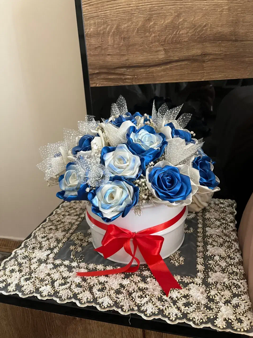 دسته گل رز ربانی قرمز و آبی|گل مصنوعی|تهران, زعفرانیه|دیوار