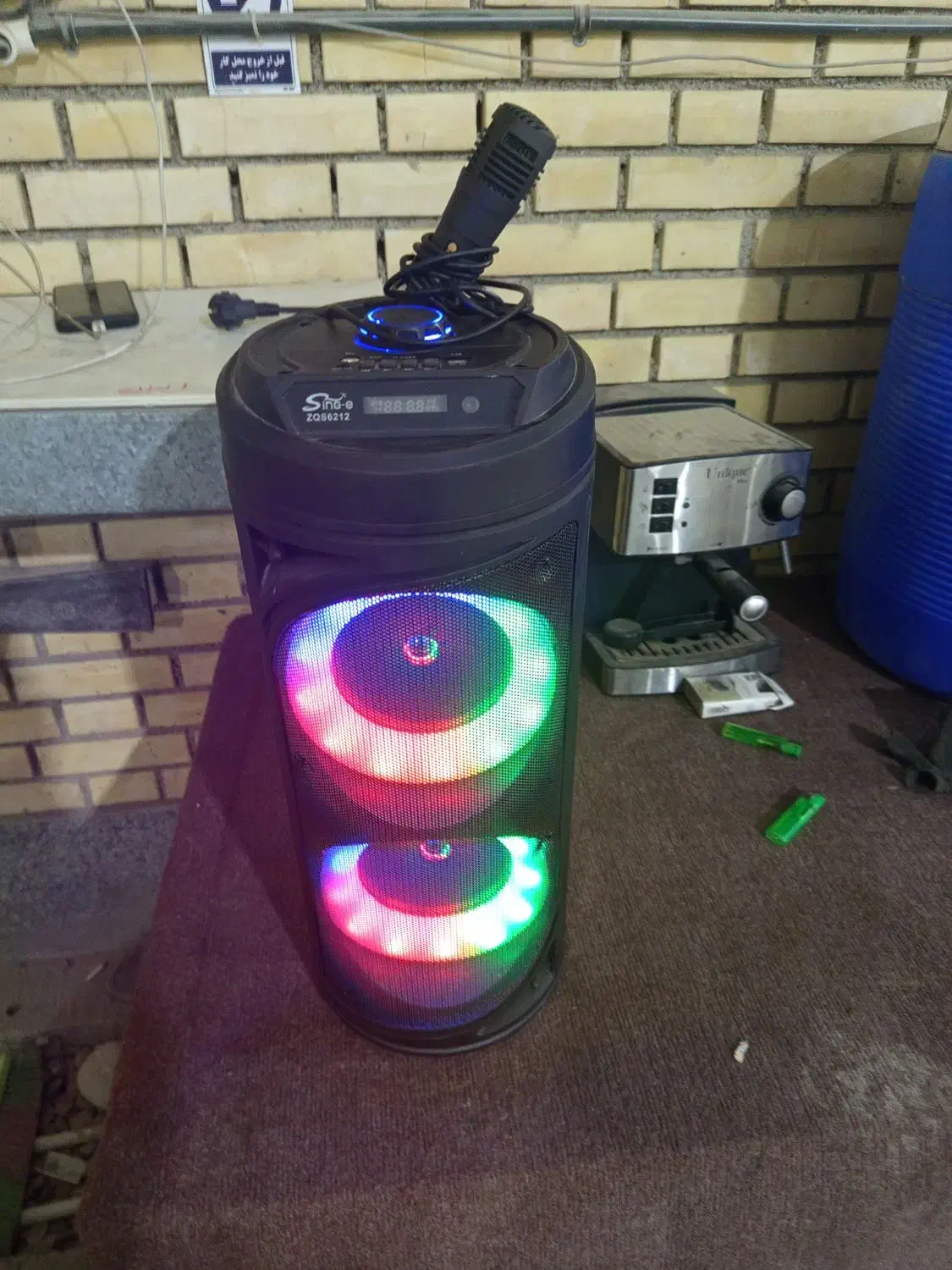 اسپیکر|پخشکننده همراه|قلعه قاضی, |دیوار