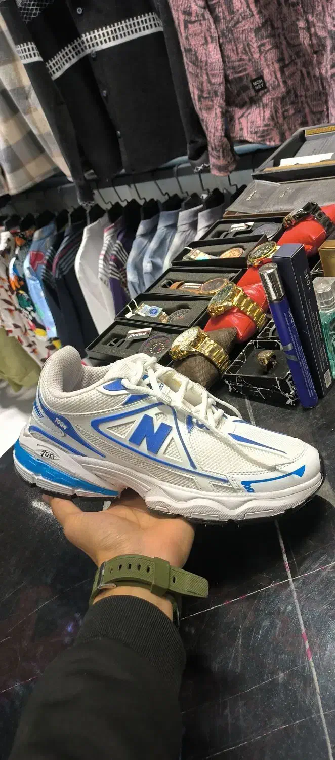 کفش|کیف، کفش، کمربند|شاندیز, |دیوار