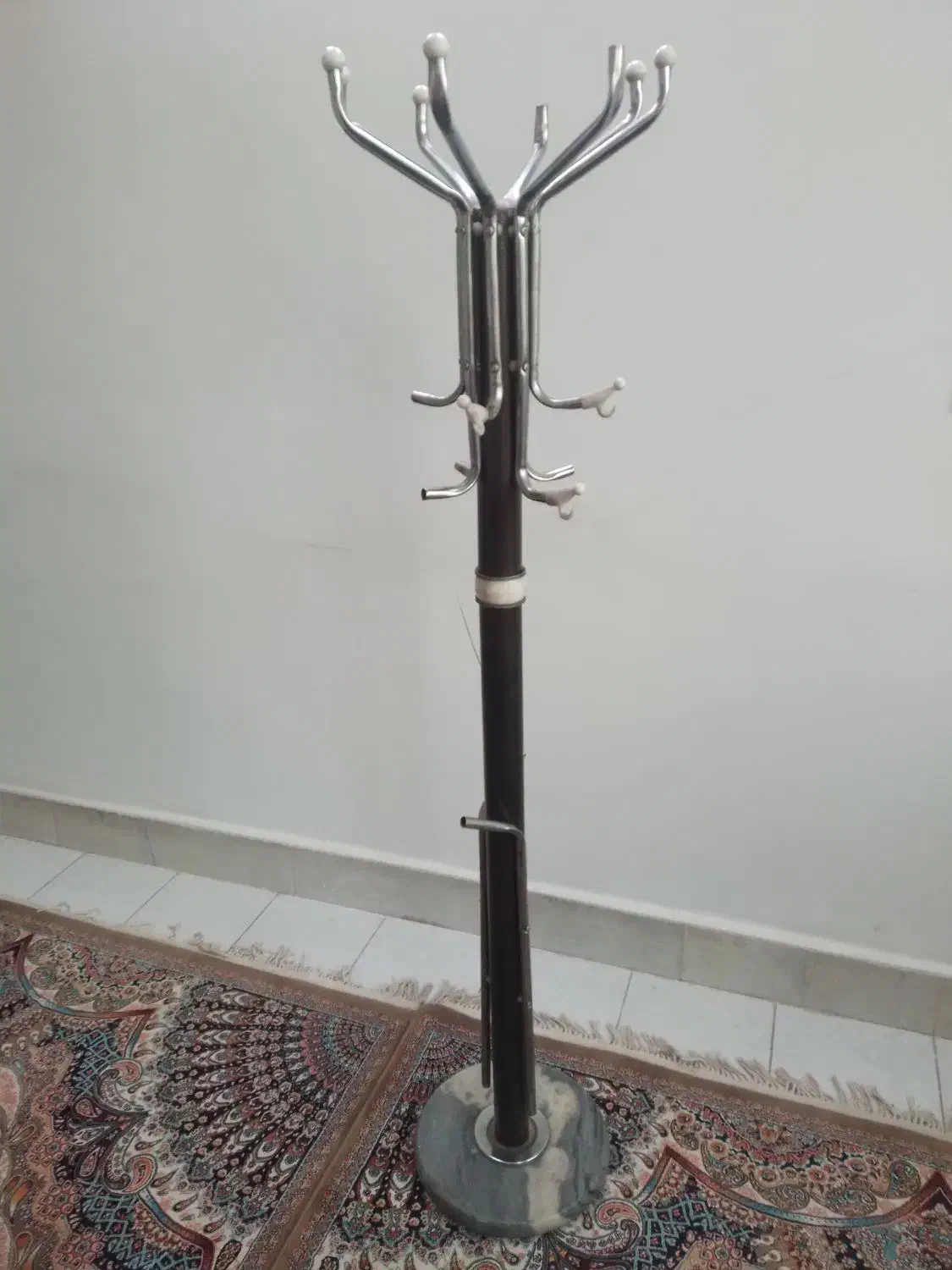 چوب لباسی|بندرخت و رخت‌آویز|تهران, شهرک ولیعصر شمالی|دیوار