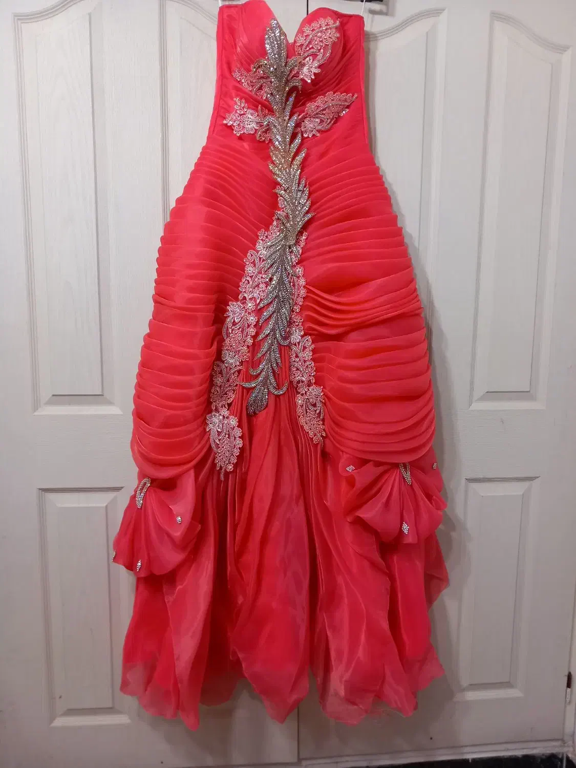 لباس مجلسی|لباس|رزن, |دیوار