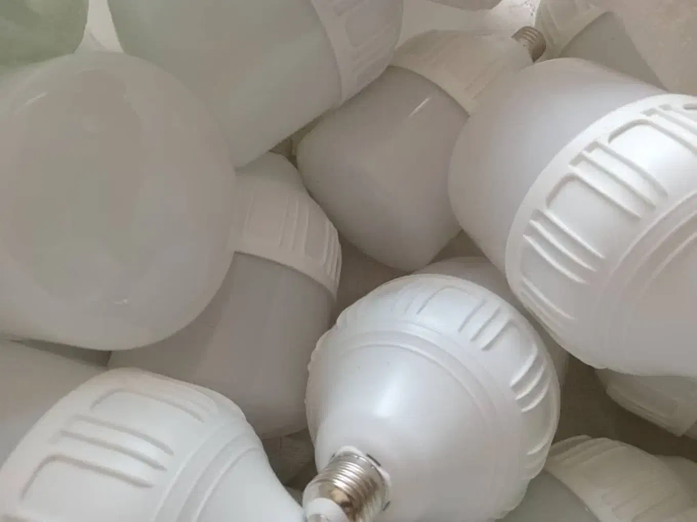 لامپ ۴۰ ۵۰ ۶۰ وات|لامپ و چراغ|ایرانشهر, |دیوار