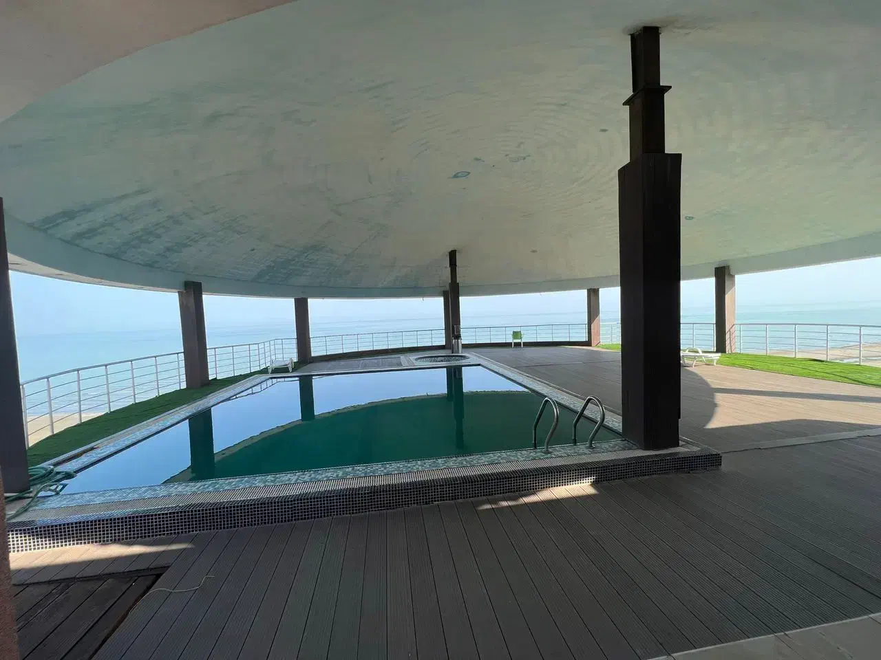 رهن کامل آپارتمان پلاک یک/مبله/روف استخر/حیاط،تراس|اجارهٔ آپارتمان|ایزدشهر, |دیوار