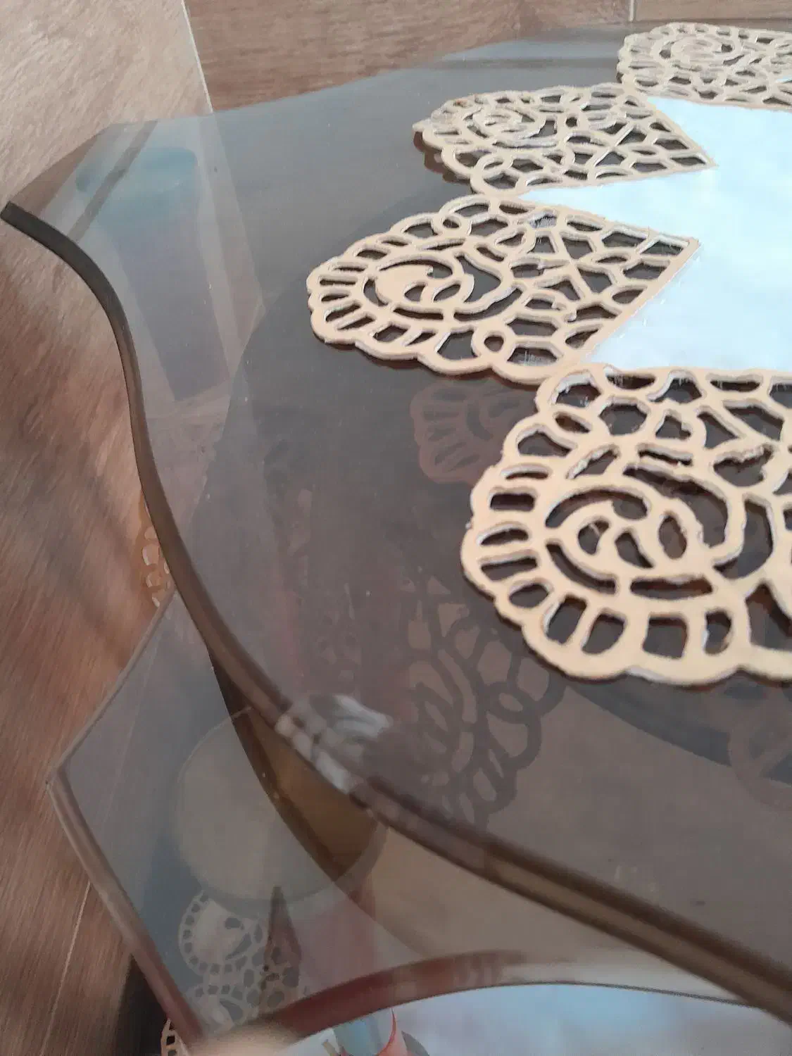 سلام میز وگل میز شیشه ای خوش رنگ|مبلمان خانگی و میز عسلی|شیراز, پشم شیشه|دیوار