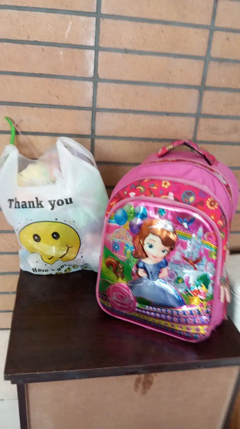 مقدار زیادی لباس و کفش|لباس|اصفهان, پروین|دیوار