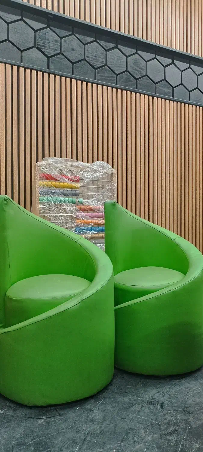 مبل چرمی شیک و خاص|مبلمان خانگی و میز عسلی|رشت, گلسار|دیوار