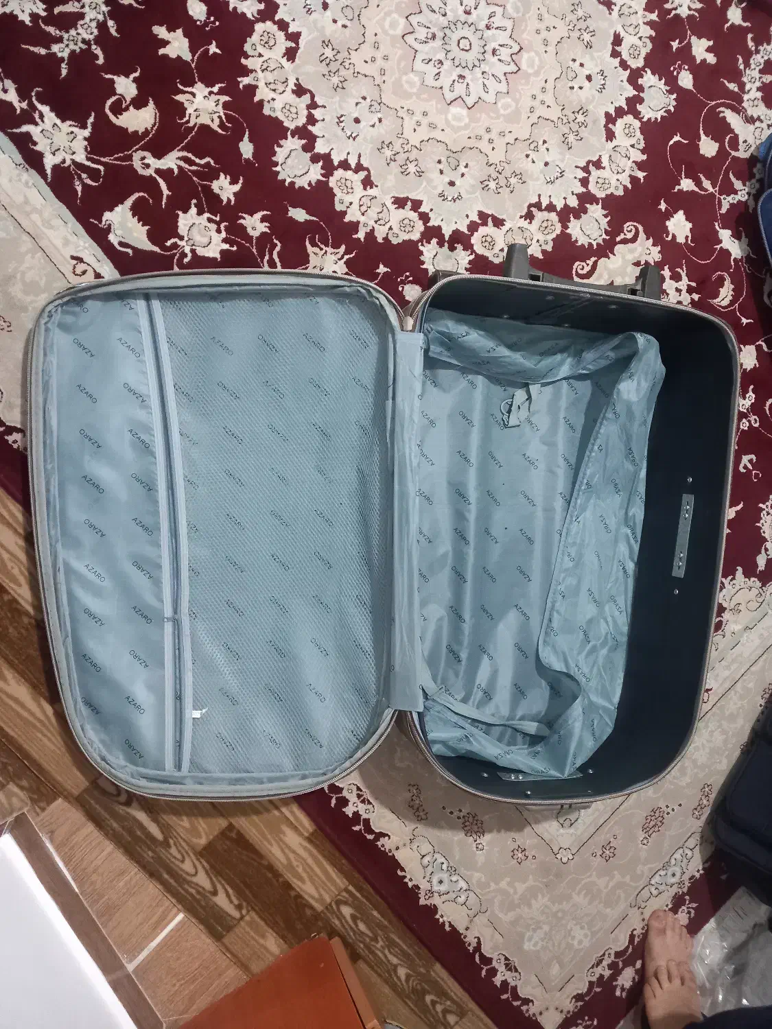 چمدان Azaro|کیف، کفش، کمربند|رشت, نظری|دیوار