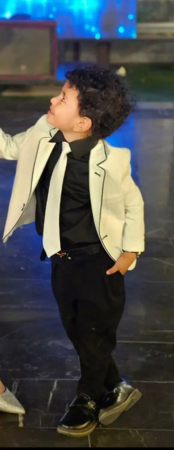 تعدادی لباس بچه گانه|کفش و لباس بچه|مبارکه, |دیوار