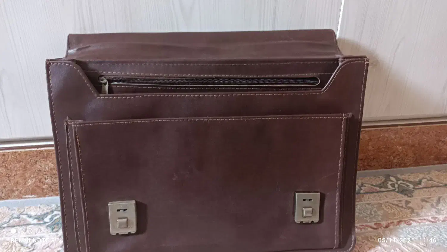 کیف|کیف، کفش، کمربند|مسجد سلیمان, |دیوار