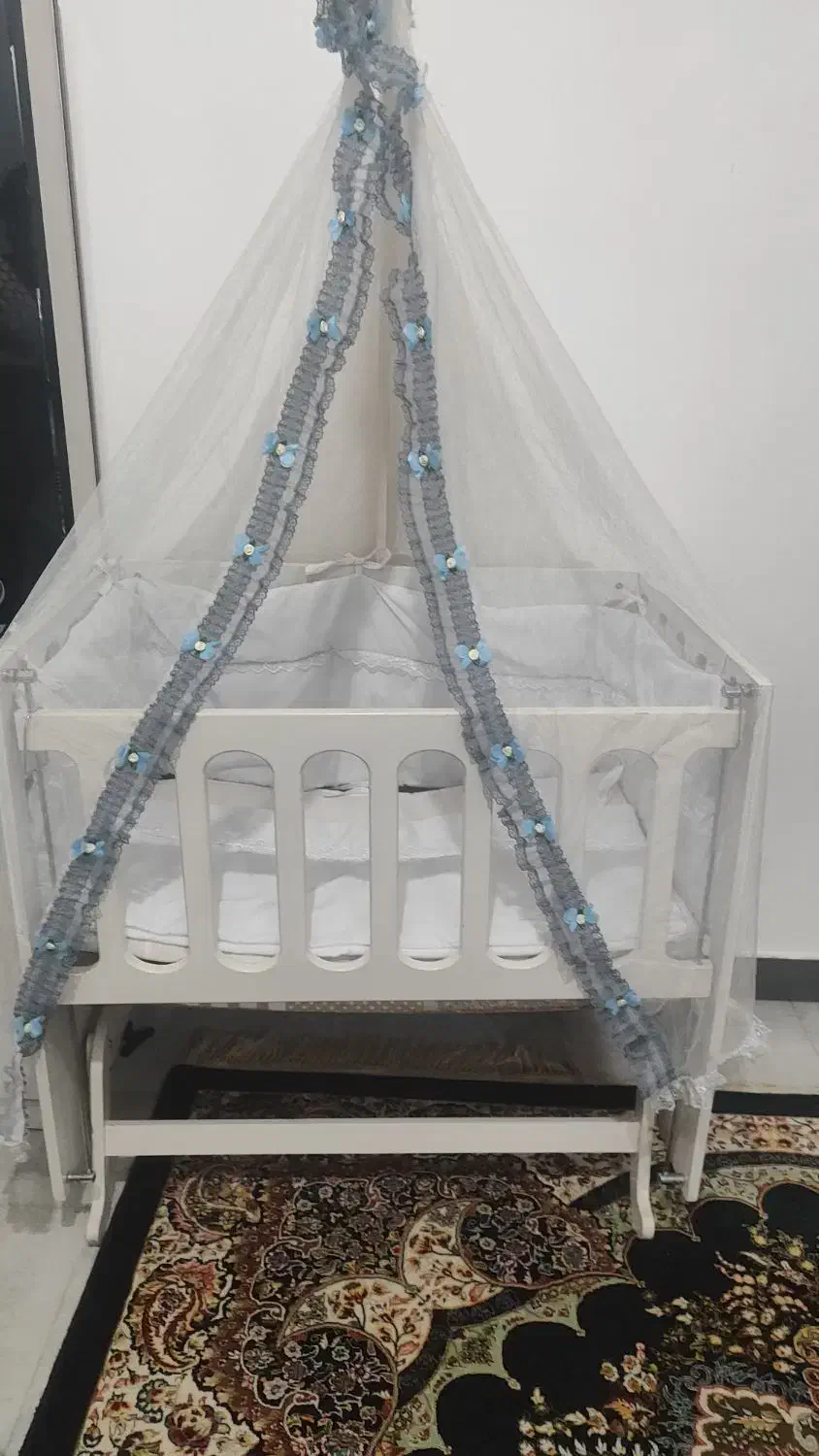 تخت کنار مادر.کاملا نو و بلا استفاده|تخت و سرویس خواب|هشتگرد, هشتگرد قدیم|دیوار