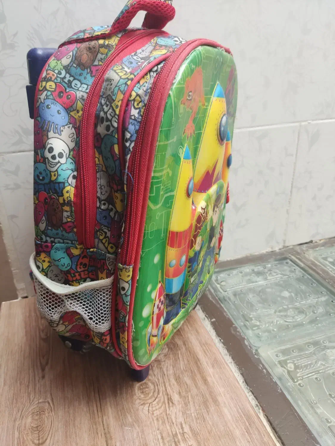 کیف مدرسه|کیف، کفش، کمربند|فیروزآباد (فارس), |دیوار