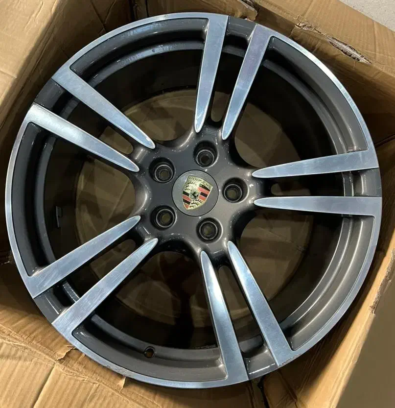 رینگ عقب پورشه پانامرا اورجینال آلمان سایز ۲۰|قطعات یدکی و لوازم جانبی|تهران, جنت‌آباد شمالی|دیوار