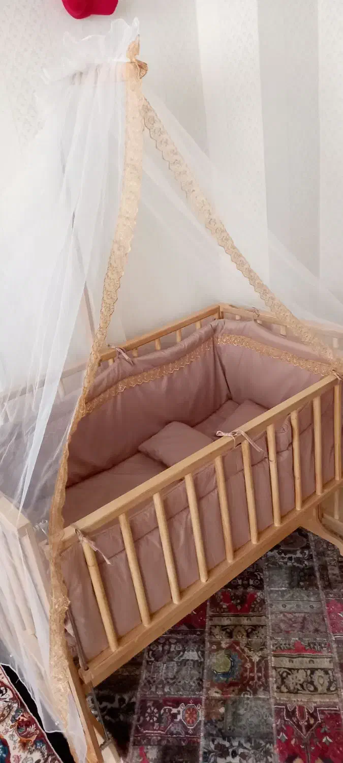 گهواره چوبی اصل|اسباب و اثاث بچه|اردبیل, |دیوار