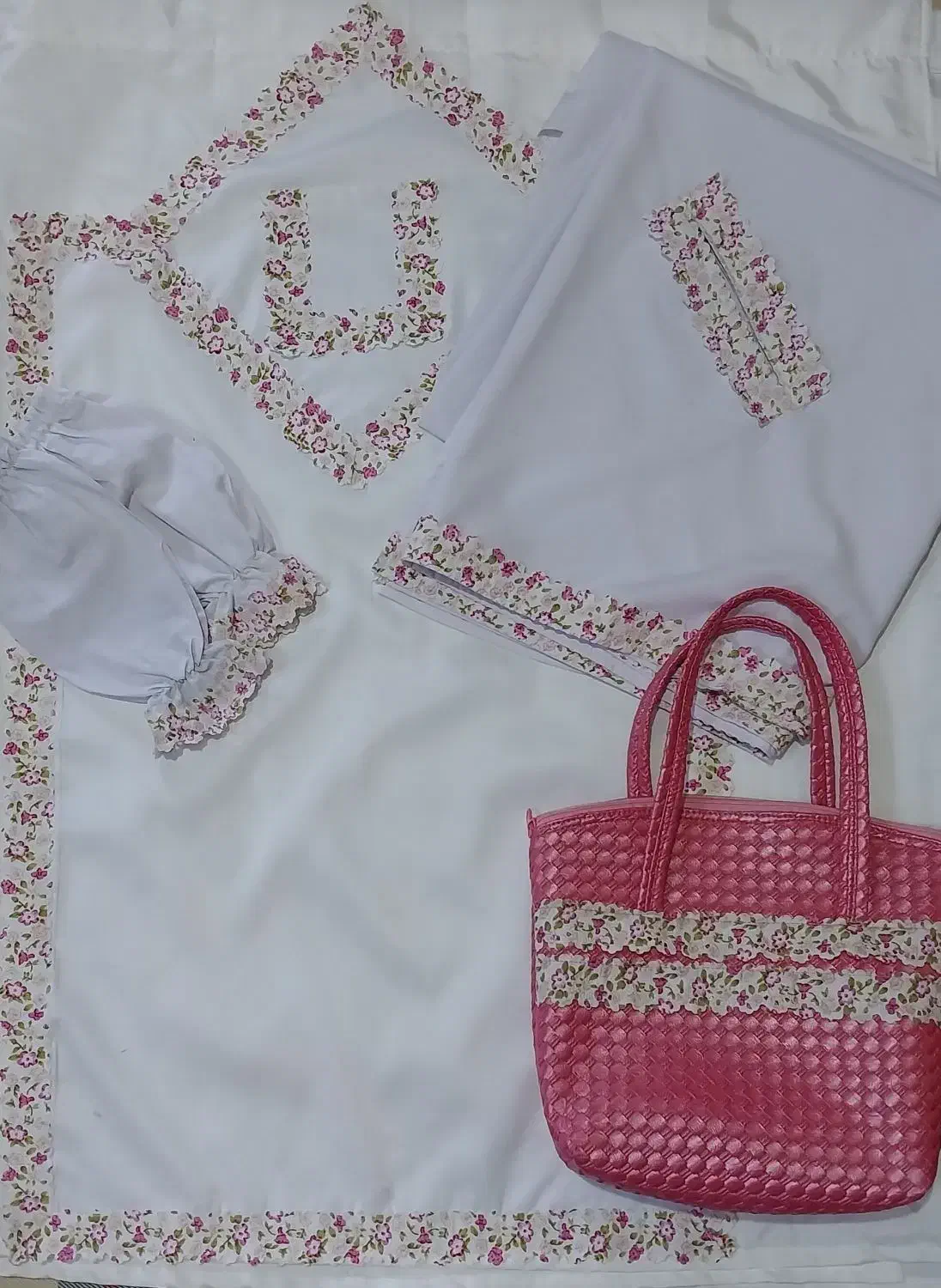 چادر دخترانه|لباس|نیشابور, هفده شهریور|دیوار