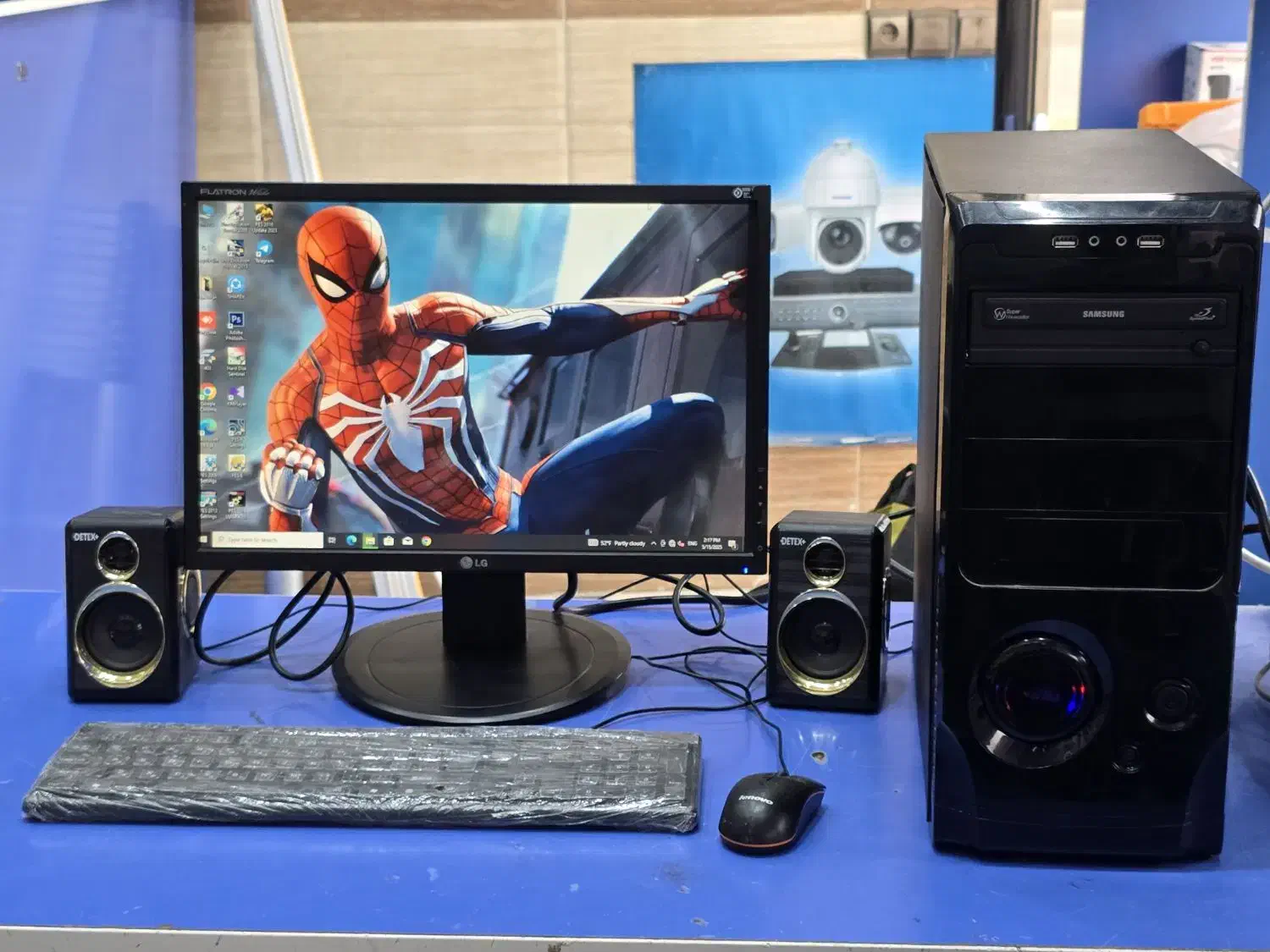 کامپیوتر در انواع مختلف|رایانه رومیزی|بانه, |دیوار