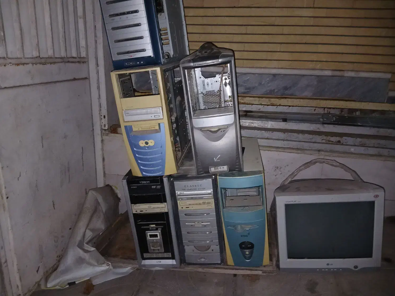 تعداد ۶عددکیس مانیتور|قطعات و لوازم جانبی رایانه|تبریز, |دیوار