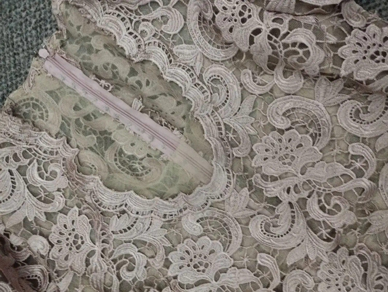 لباس مجلسی بالاتنه گیپور دامن پارچه باربی اصل|لباس|اسلامشهر, شهرک سالور|دیوار