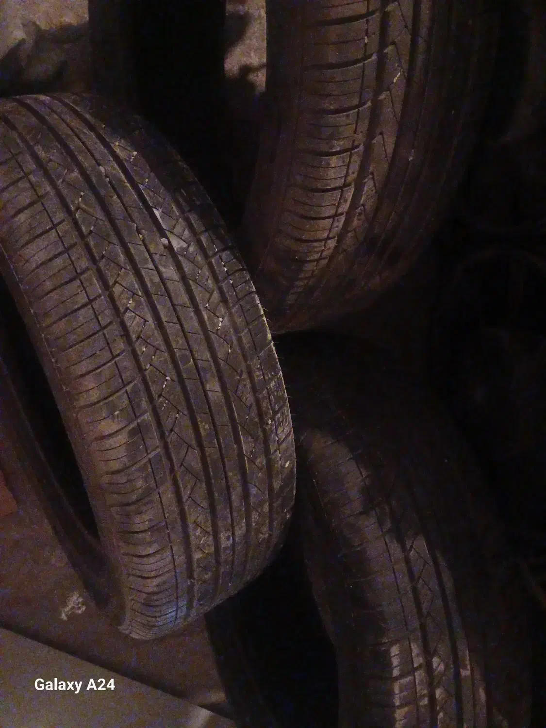 لاستیک ام بی ام شاسی|قطعات یدکی و لوازم جانبی|گرمدره, |دیوار