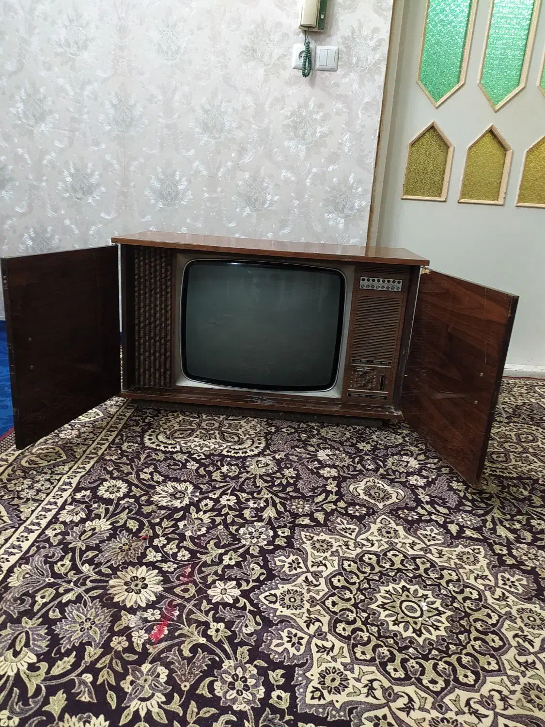 تلویزیون شامل لورنس|تلویزیون و پروژکتور|قم, آذر (نکویی)|دیوار