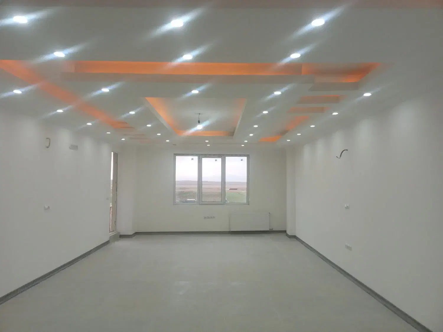 اشتهارد یک واحد آپارتمان|فروش آپارتمان|اشتهارد, |دیوار