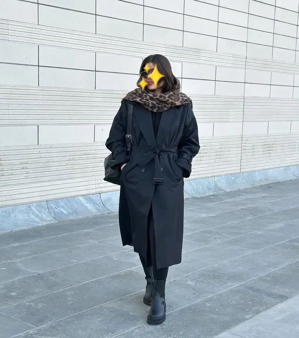 بارونی مشکی|لباس|دامغان, |دیوار