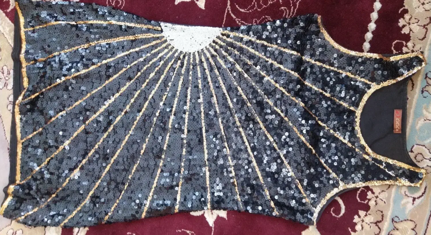 لباس مجلسی|لباس|زبرخان, |دیوار