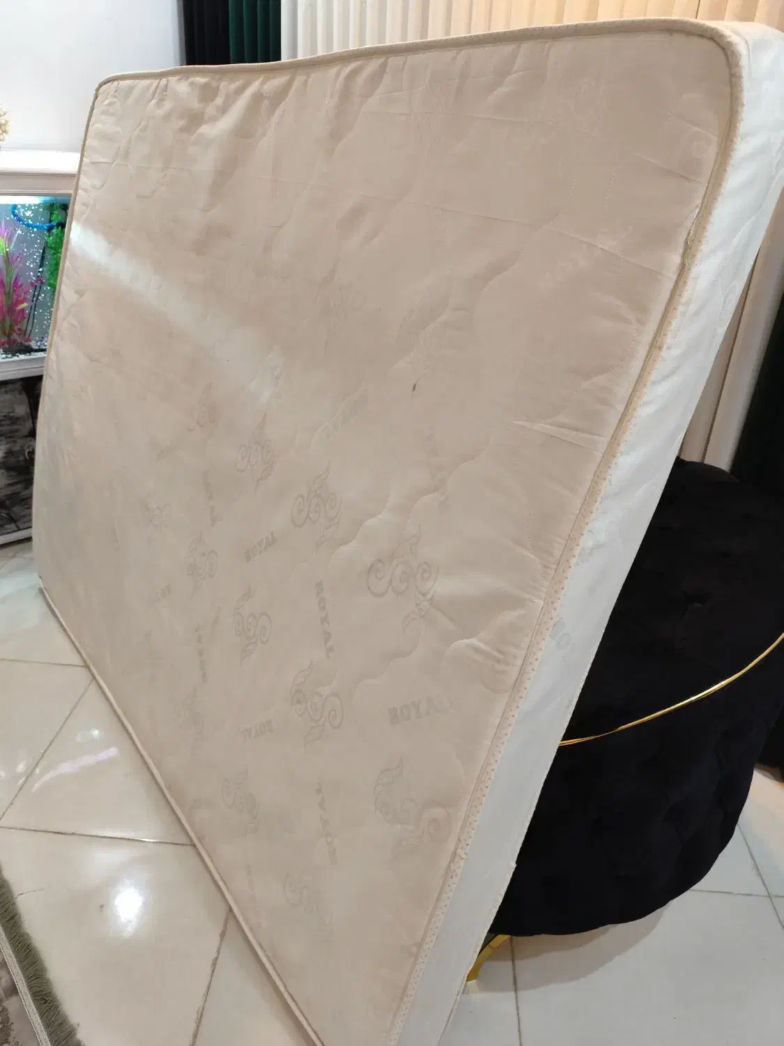 خوشخواب|تشک تختخواب|قائن, |دیوار