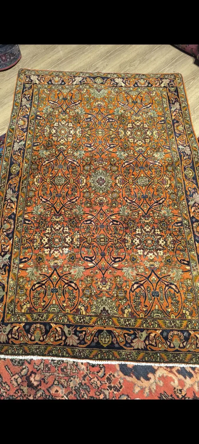 ذرع و نیم دستباف|فرش|تهران, نظامی گنجوی (توانیر)|دیوار