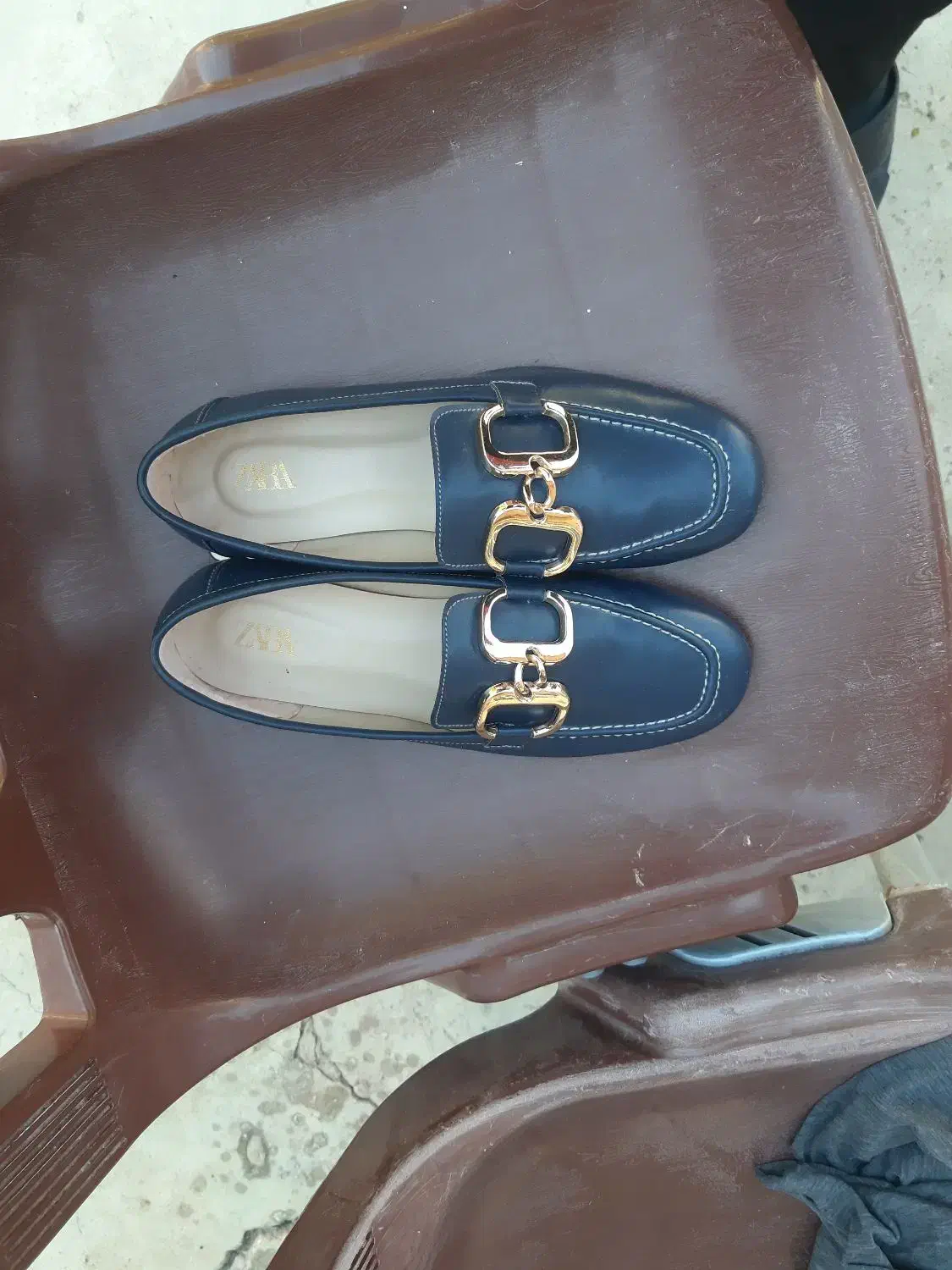 یک جفت کفش|کیف، کفش، کمربند|مسجد سلیمان, |دیوار